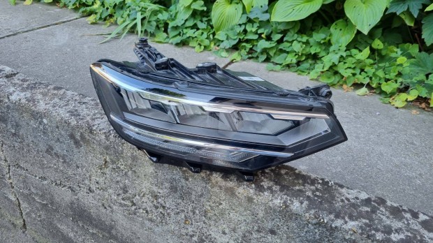Volkswagen Passat B8 Jobb első fényszóró 3G1941036Q