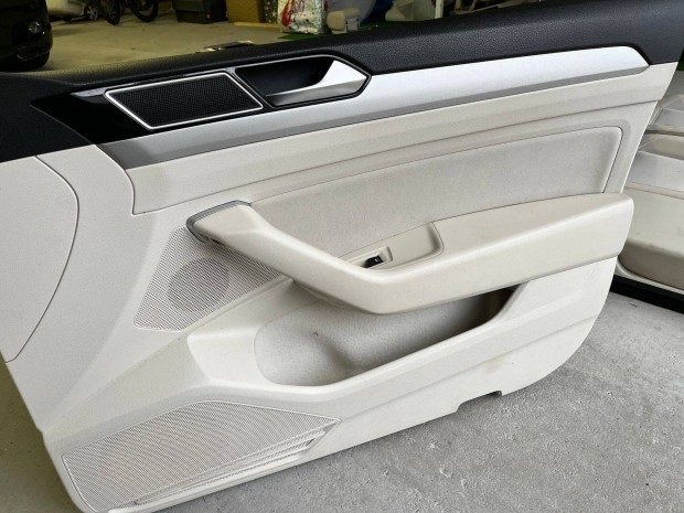Volkswagen Passat B8 jobb els ajtkrpit komplett bzs
