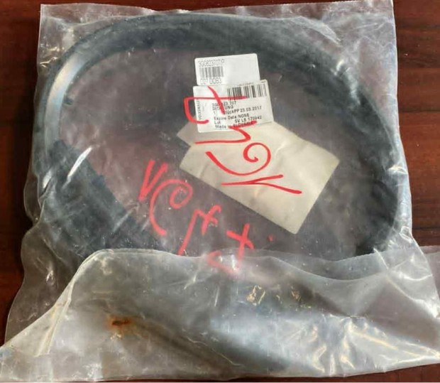 Volkswagen Passat B8 motorh�ztet� t�m�t�s 3G0823707 elad�