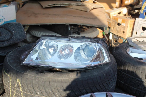 Volkswagen Passat B 5.5 bal fényszóró 3B7941017M