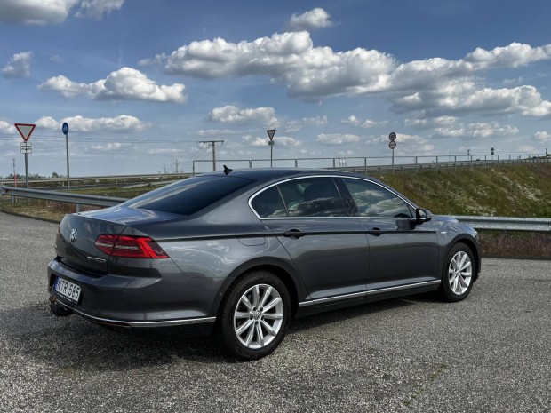 Volkswagen Passat VIII 2.0 TDI BMT SCR Highline...