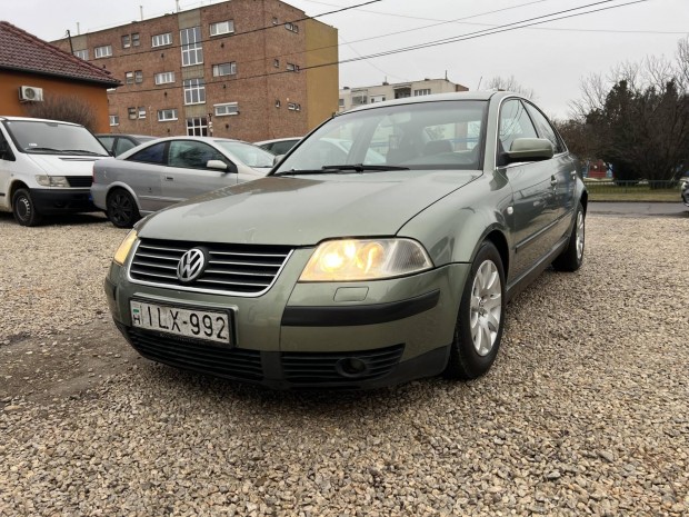 Volkswagen Passat V 1.9 PD TDI Business 6 Sebes...