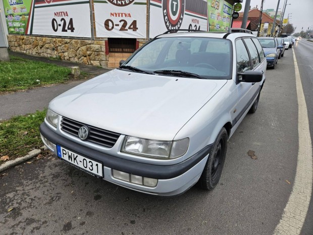 Volkswagen Passat Variant 1.8 GL vonóhorog