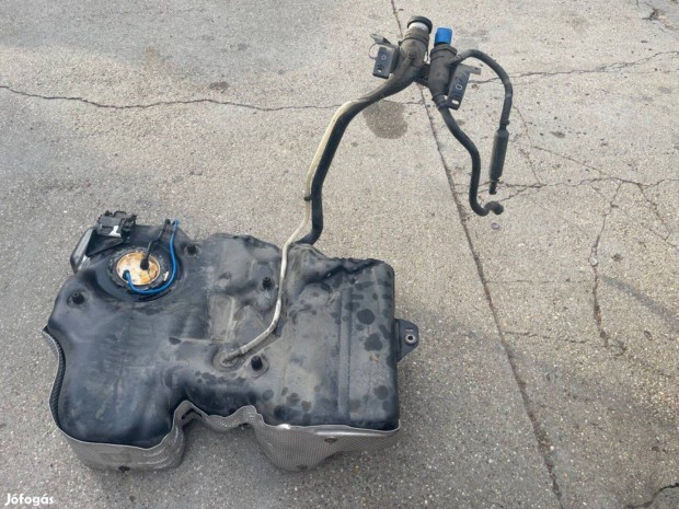 Volkswagen Passat b8, Arteon, Skoda Superb III �zemanyag tank egyben