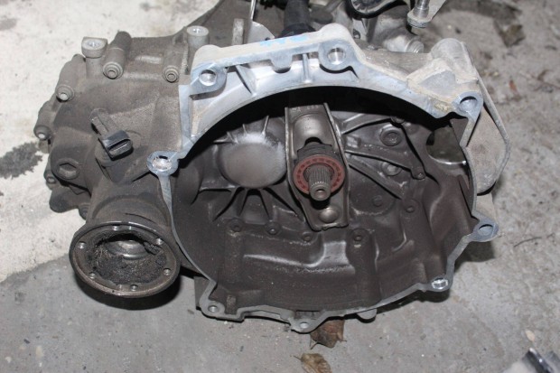 Volkswagen Polo 1.2B manuális 5 sebességes váltó Jus (236)