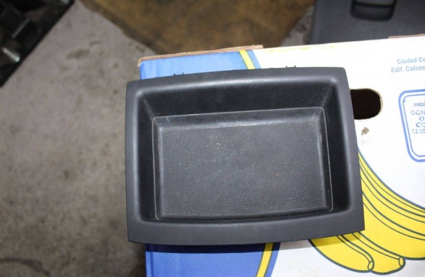 Volkswagen Polo 9N 1.4D 2005 első tároló rekesz 6Q0858719A