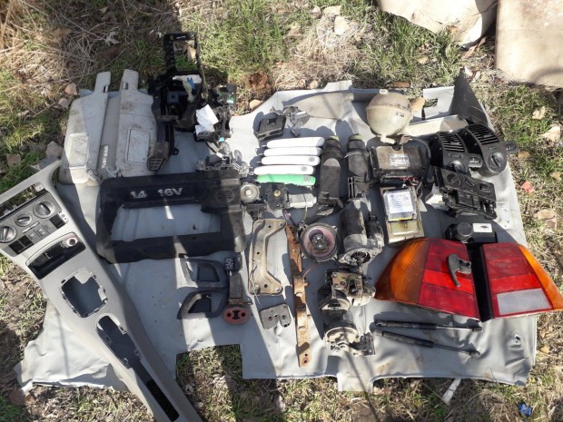 Volkswagen Polo Classic-Variant Alkatr�sz elad� !! +36303894624