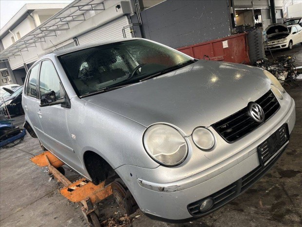 Volkswagen Polo l�kh�r�t�,homlokfal,s�rv�d�,l�mpa,motorh�ztet�