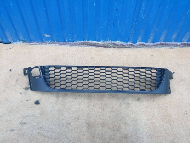 Volkswagen Scirocco III 3 1K8853677 első lökhárító alsó középső rács
