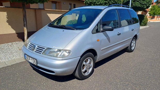 Volkswagen Sharan 1.9 TDI GL 110LE - Kitn ll...