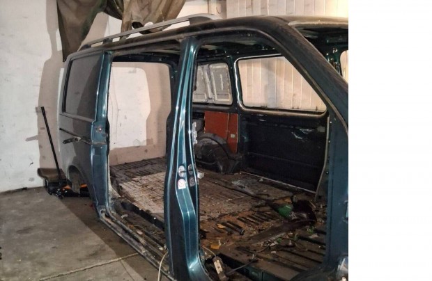 Volkswagen T5 2008vjrat caravell alkatrszei bontsbl