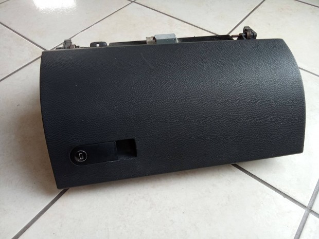 Volkswagen T5 Multivan keszty�tart� (611)