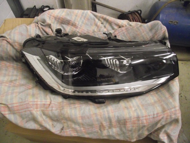 Volkswagen T-Cross jobb első LED fényszóró 2GM941036B 2GM941774B