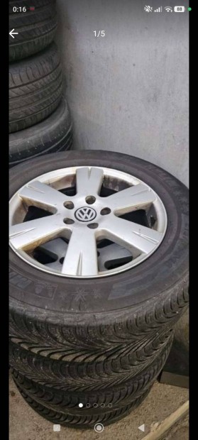 Volkswagen Tiguan felni szett t�li gumikkal 