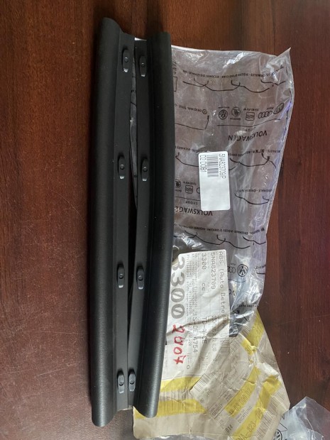 Volkswagen Tiguan motorhztet tmts 5NA823709 elad