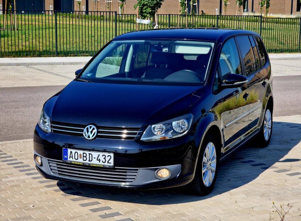 Volkswagen Touran 1.4 TSI Highline DSG Navi-MUL...