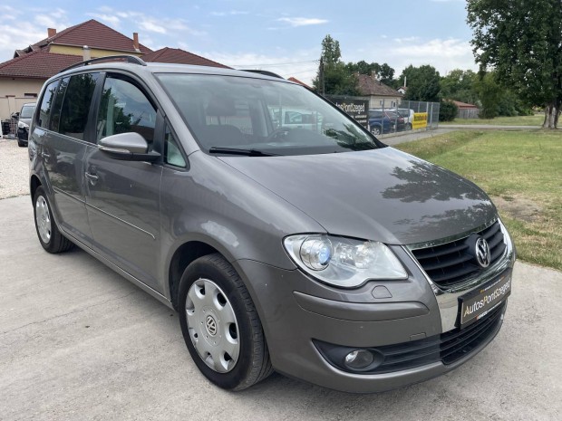 Volkswagen Touran 1.4 TSi Conceptline DSG // Te...