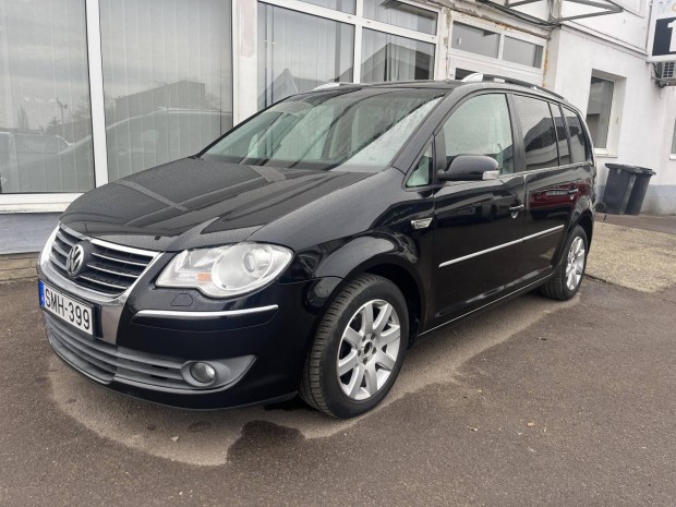 Volkswagen Touran 1.4 TSi Highline Family szerv...