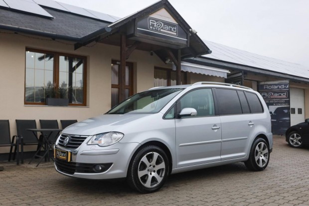 Volkswagen Touran 1.4 TSi Highline Szervizknyv...