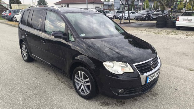 Volkswagen Touran 1.4 TSi Highline ++ Navigáció...