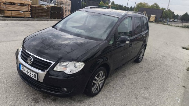 Volkswagen Touran 1.4 TSi Highline ++ Navigáció...