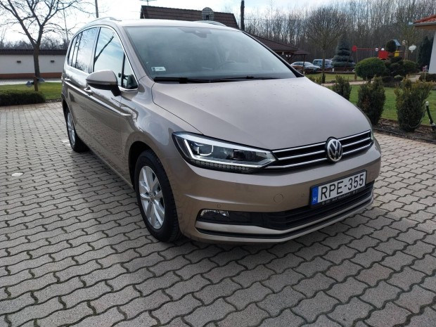 Volkswagen Touran 1.5 TSI ACT Highline DSG Auto...