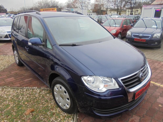 Volkswagen Touran 1.6 Conceptline 7 Szemlyes T...