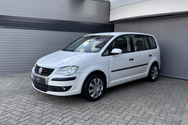 Volkswagen Touran 1.6 Conceptline Garanciával!