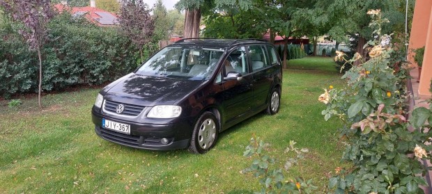 Volkswagen Touran 1.6 Conceptline HA Számít Az...