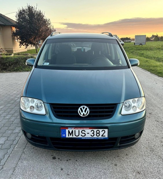 Volkswagen Touran 1.6 FSI Trendline 7 szemlyes...