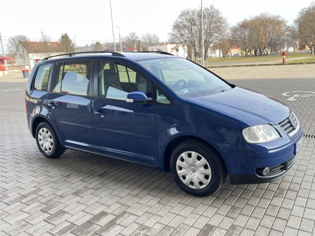 Volkswagen Touran 1.6 FSI Trendline Szp llapotba