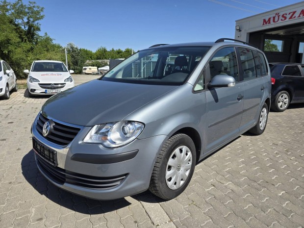 Volkswagen Touran 1.6 Trendline 7 Személyes. TE...