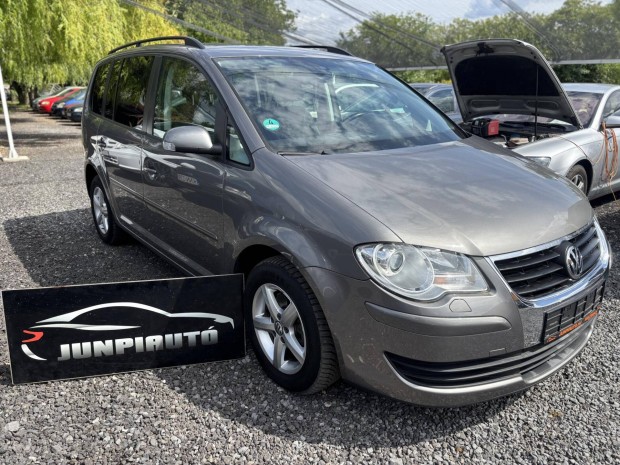 Volkswagen Touran 1.9 A legjobb motorral friss...