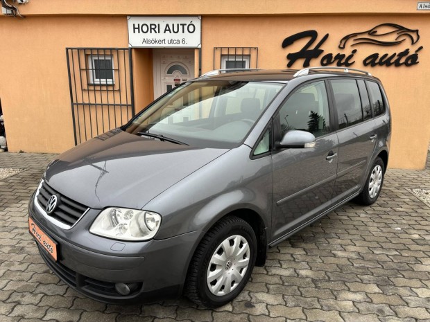 Volkswagen Touran 1.9 PD TDI Highline Szervizk...