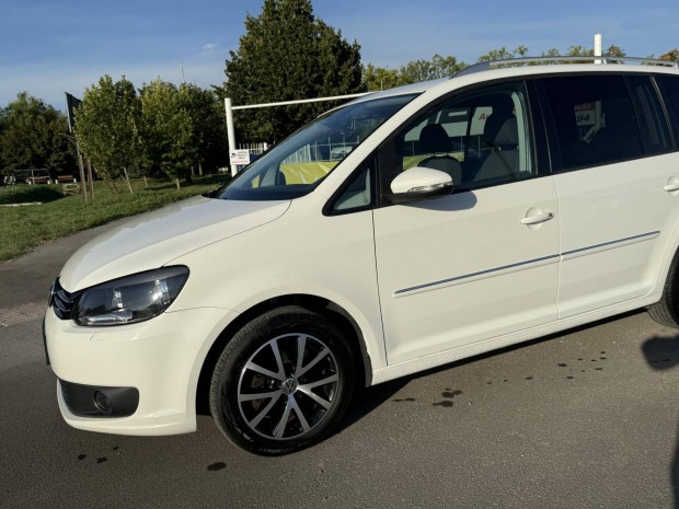 Volkswagen Touran 2.0 CR TDI Highline Ülésfütés...