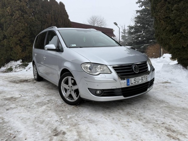 Volkswagen Touran 2.0 PD TDI Highline DSG Navi...