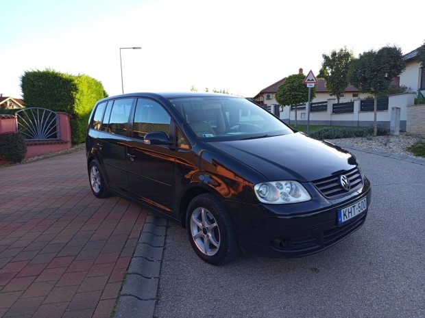 Volkswagen Touran 2.0 PD TDI Trendline 7- Szem...