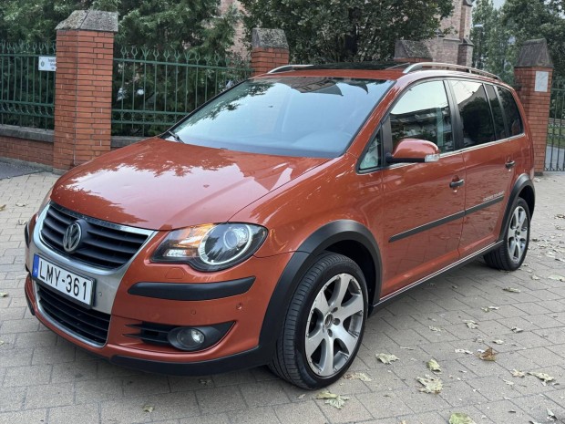 Volkswagen Touran Cross1.4 TSi DSG Highline//3....