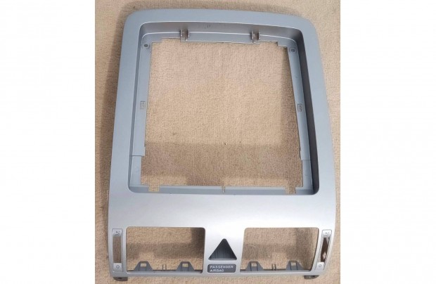 Volkswagen Touran I M�szerfal szell�z� konzol keret