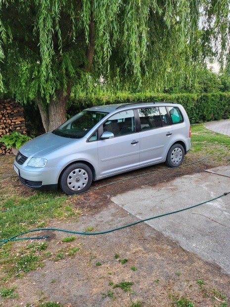 Volkswagen Touran eladó!