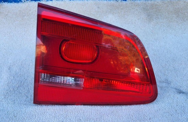 Volkswagen Touran gyári 1T0945093A Hella bal hátsó belső lámpa