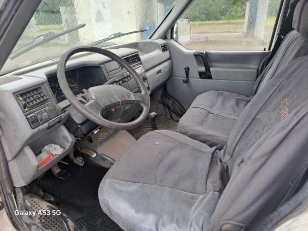 Volkswagen Transporter 1.9D 9 személyes kisbusz
