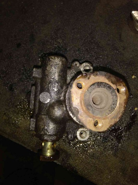 Volkswagen Transporter T4 91-03 Korm�nyszerv� Szivatty�