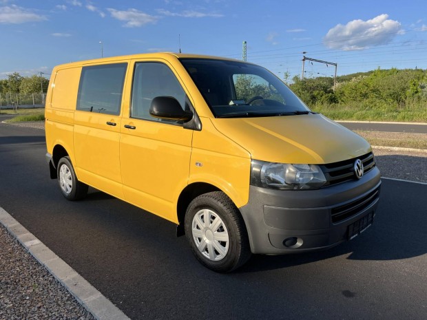 Volkswagen Transporter T5 2.0 CR TDI végig veze...