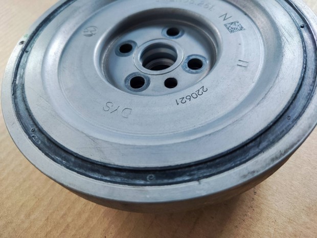 Volkswagen Transporter T6. 2.0 TDI kszjtarcsa