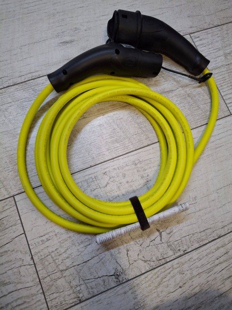 Volkswagen �j elektromos t�lt�k�bel