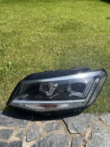 Volkswagen VW Caddy bal első fényszóró 2K1941031B Sérült