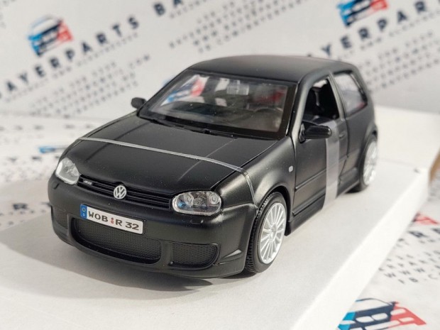 Volkswagen VW Golf 4 R32 - matt fekete -  Maisto - 1:24