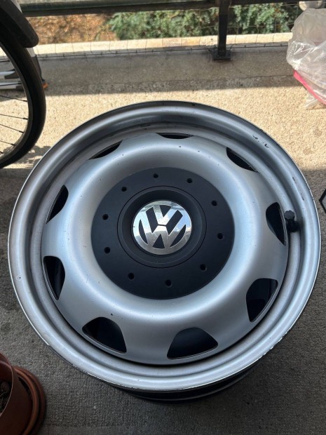 Volkswagen VW T5 gyári 16-os acélfelni/lemezfelni szett
