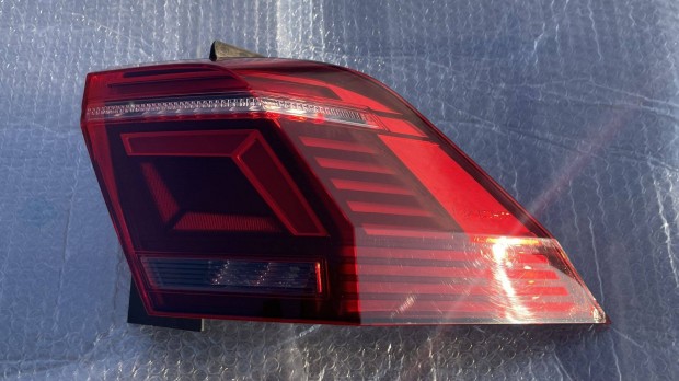Volkswagen VW Tiguan 2 II facelift jobb hátsó lámpa 5NA945208J